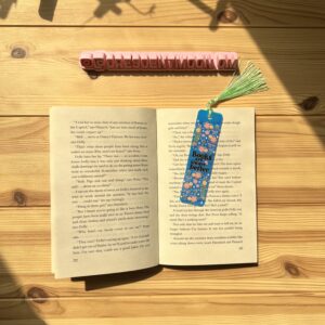 فاصل كتاب أكريليك - هولوجرافيك سحري ✨